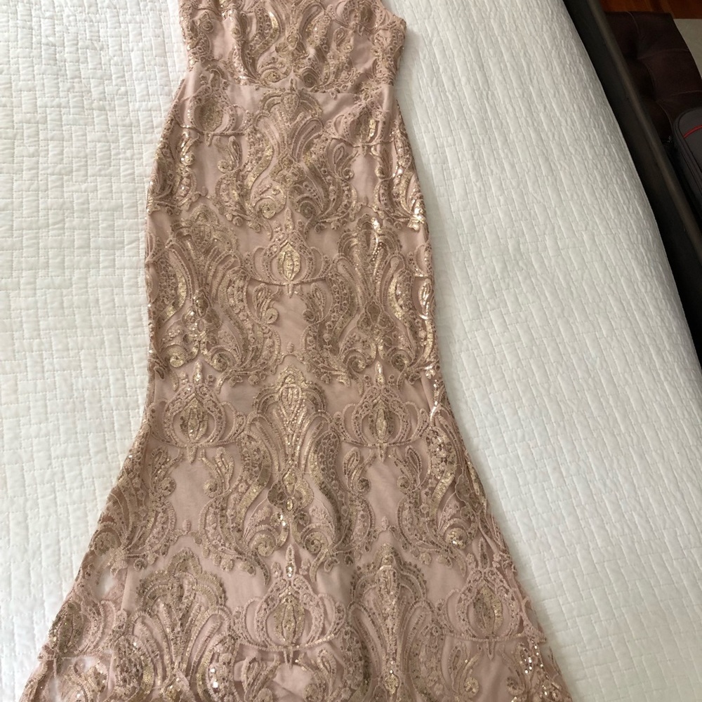 EUC Quiz Sleeveless Sequin Full length Gown - Champagne Gold w/Peachy/Rose Tones - Picture 7 of 15